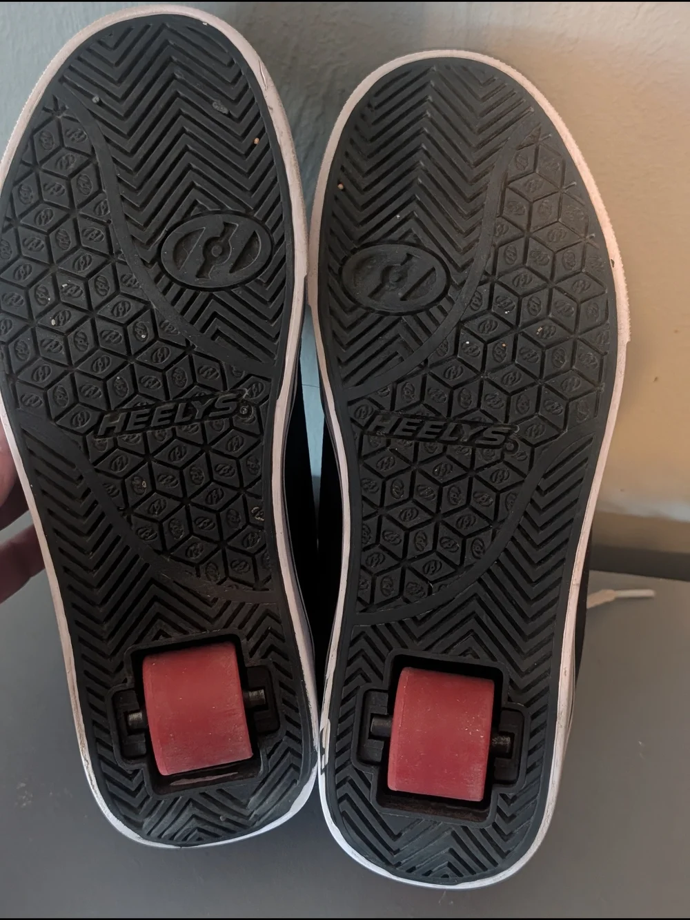 Heelys Pro 20 Youth Skate Shoes Black with White Laces - Picture 4 of 5